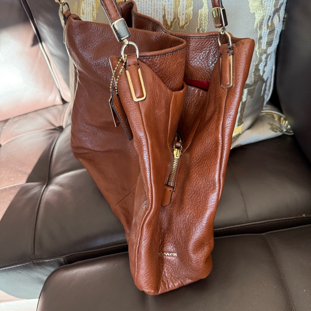 LIKE-NEW Coach Phoebe Shoulder Bag - Picture 4 of 11